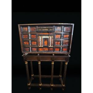 Cabinet de maîtrise hollandais en bois marqueterie (XVIIIe siècle)