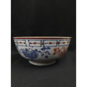 Large Imari Porcelain Bowl With Floral Design - Japan (19th Century)