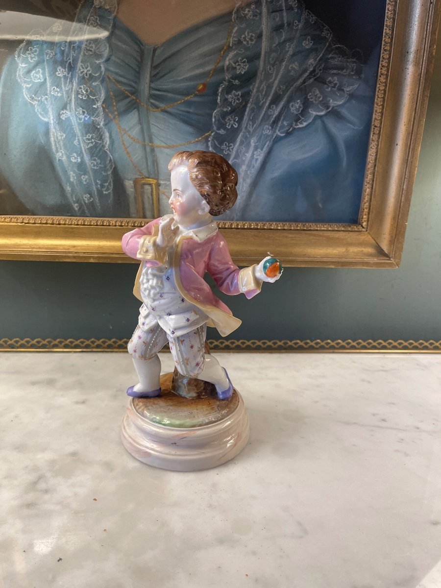 Little Porcelain Marquis-photo-3