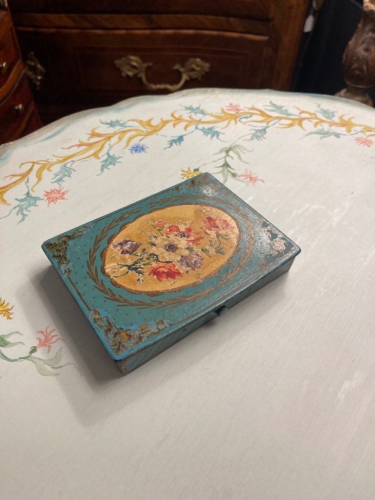 Paper Mache Box With 19th Century Floral Decor-photo-2
