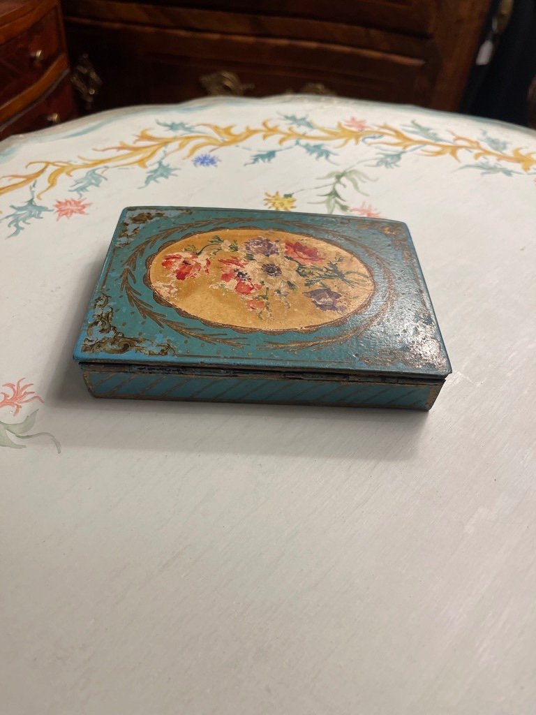 Paper Mache Box With 19th Century Floral Decor-photo-4
