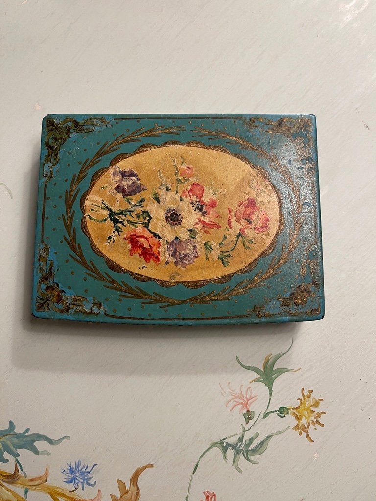 Paper Mache Box With 19th Century Floral Decor-photo-1