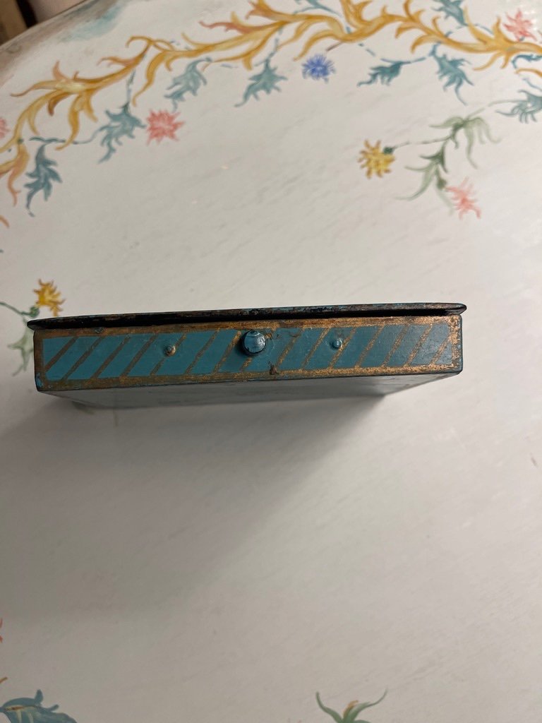 Paper Mache Box With 19th Century Floral Decor-photo-5