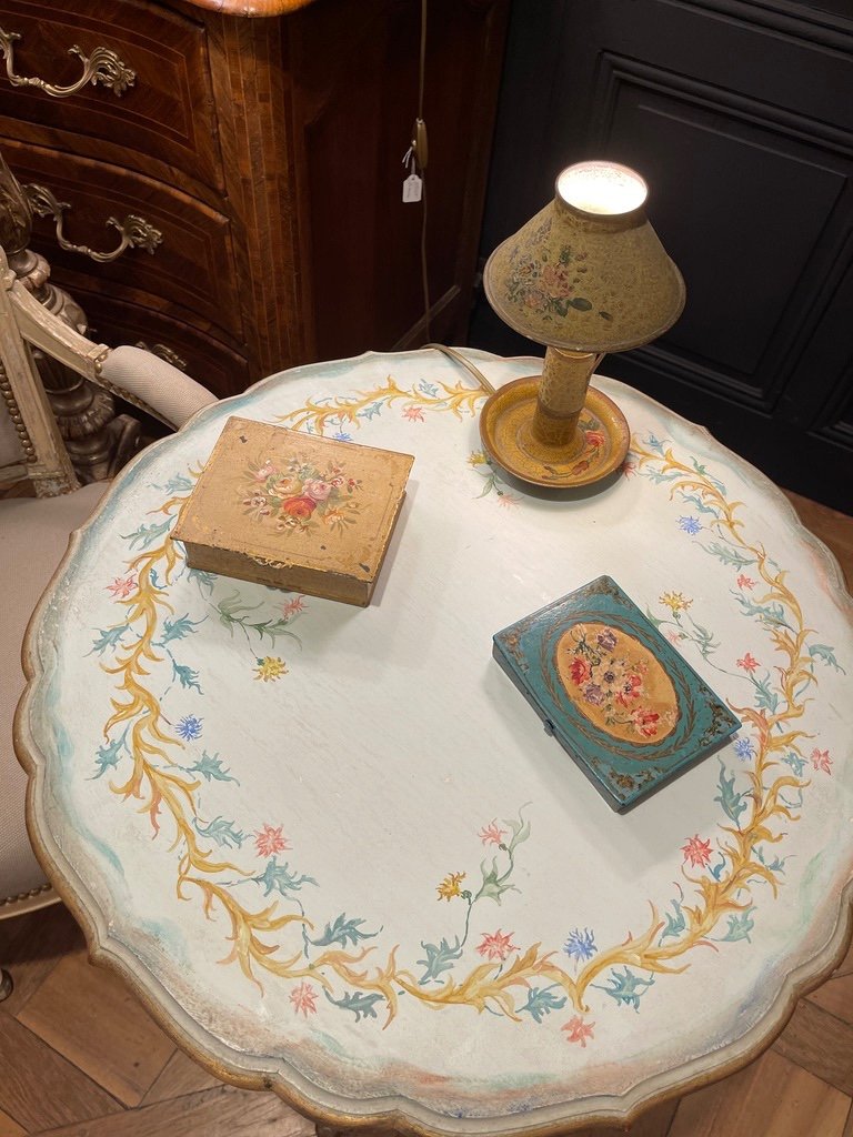 Paper Mache Box With 19th Century Floral Decor-photo-7