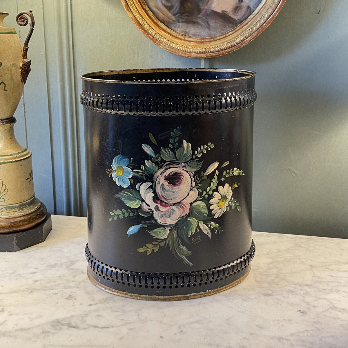 Corbeille En Tôle Peinte à Décor Floral 