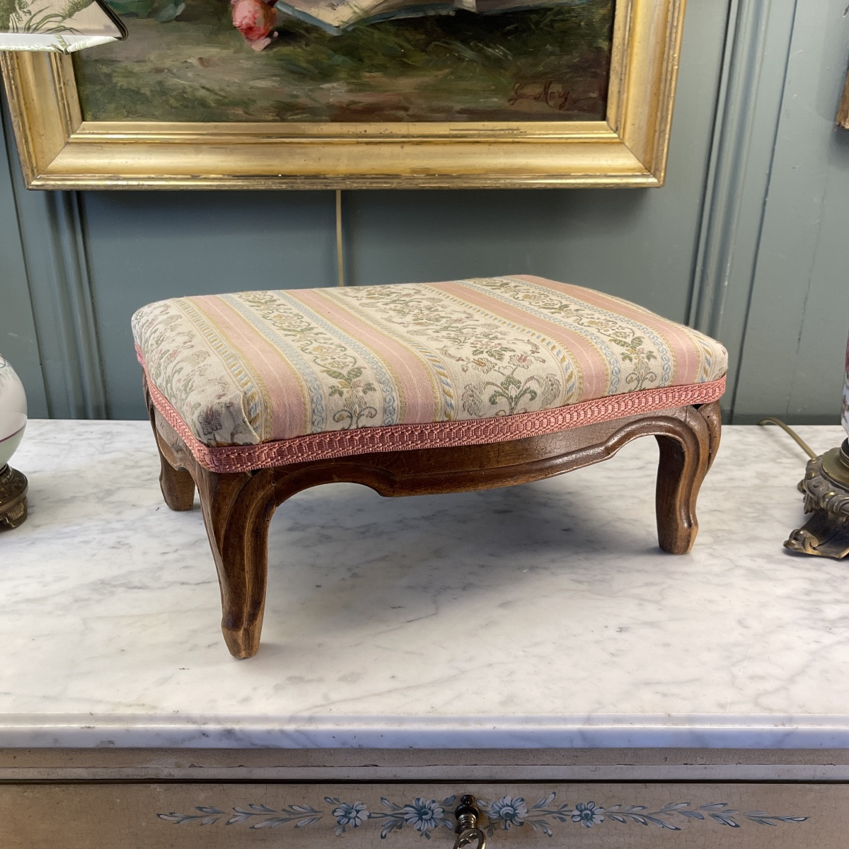Repose pieds en noyer