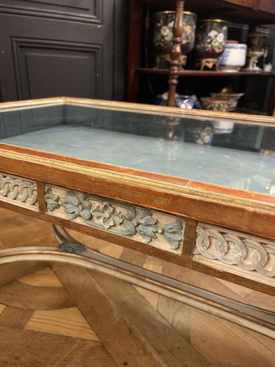 Table basse vitrine en bois peint et doré-photo-6