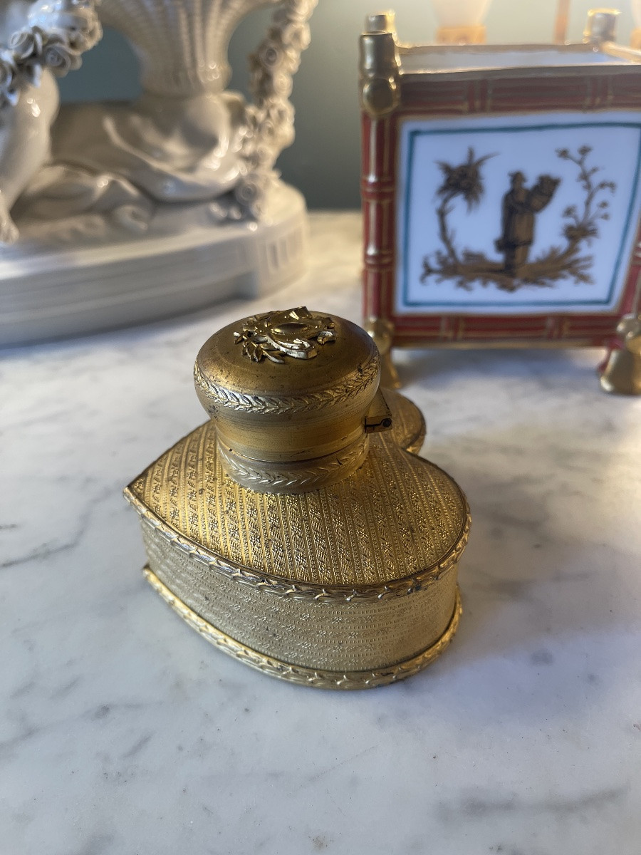 Gilded And Chiseled Bronze Inkwell-photo-4