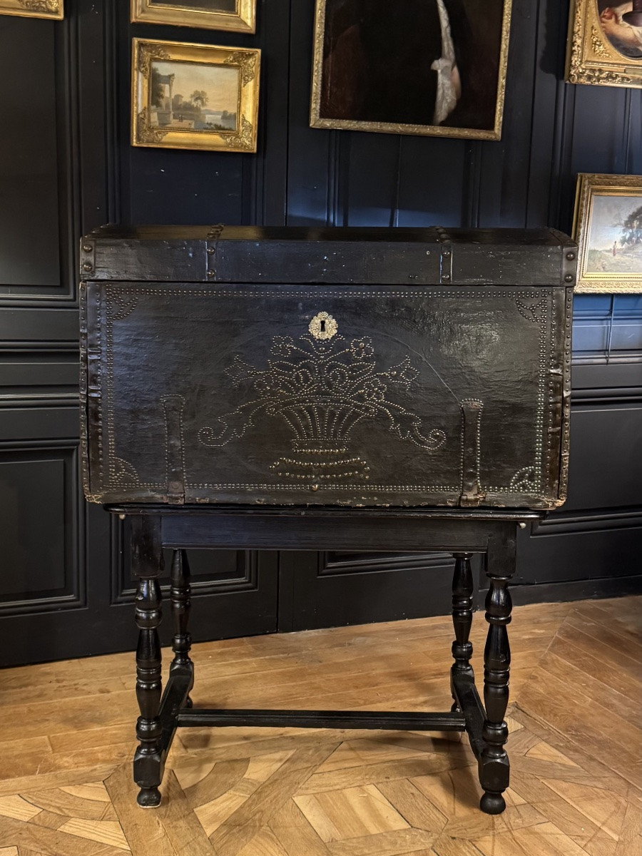 Cabinet de voyage clouté en bois peint et toile de Nantes époque XVIIIème-photo-2