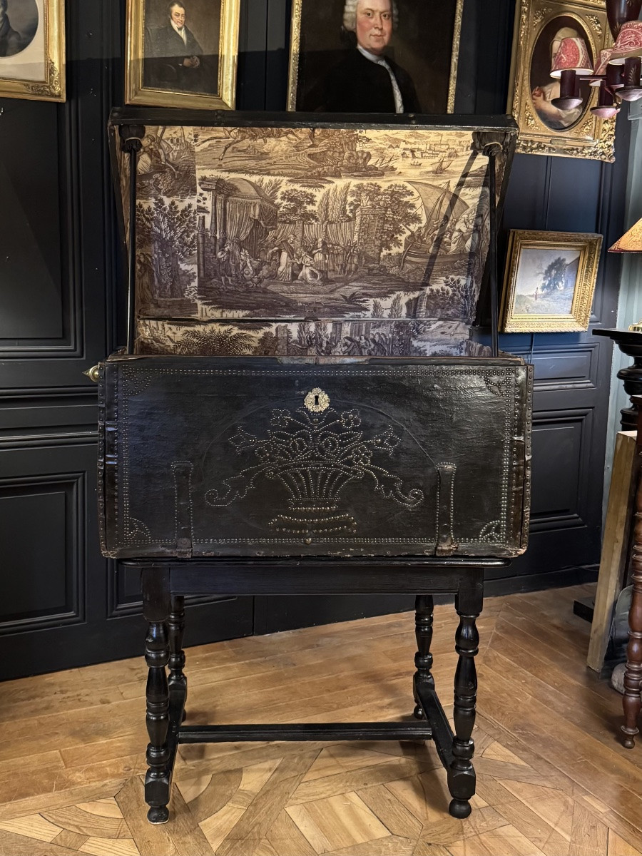 Cabinet de voyage clouté en bois peint et toile de Nantes époque XVIIIème-photo-3