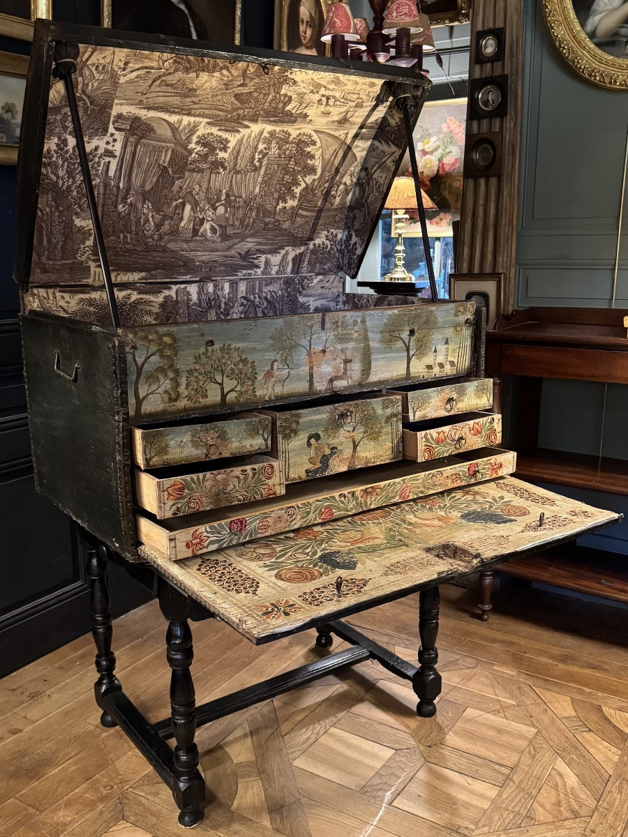 Cabinet de voyage clouté en bois peint et toile de Nantes époque XVIIIème-photo-1