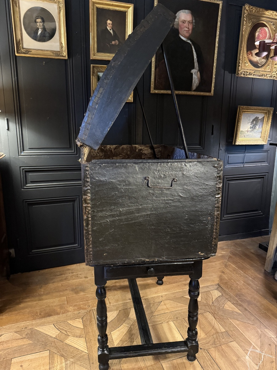 Cabinet de voyage clouté en bois peint et toile de Nantes époque XVIIIème-photo-7