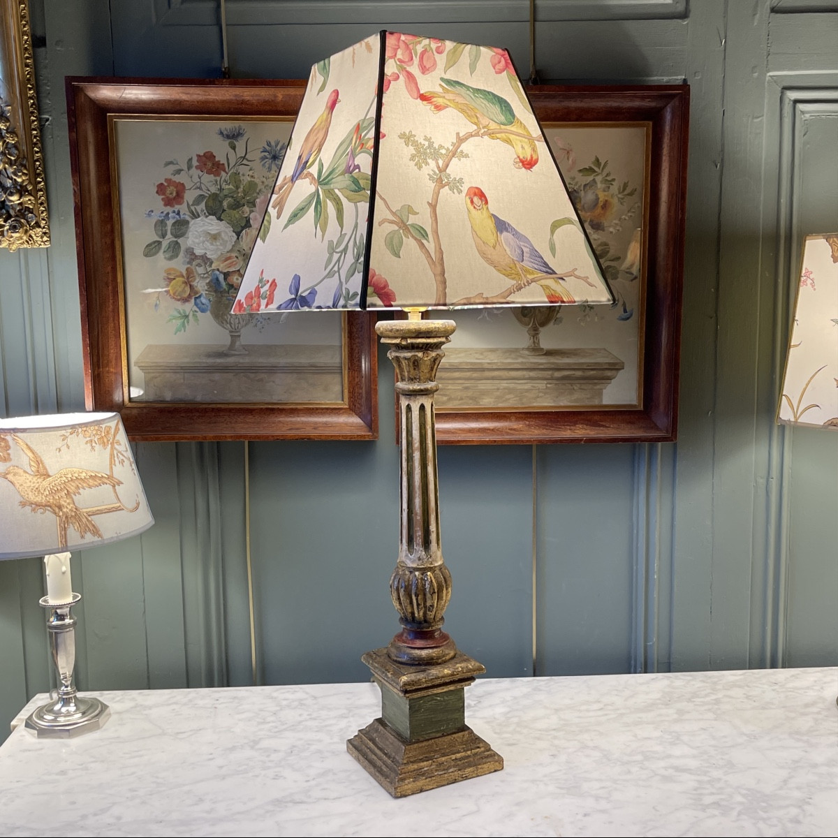 Lampe en bois peint, Hauteur 78 cm