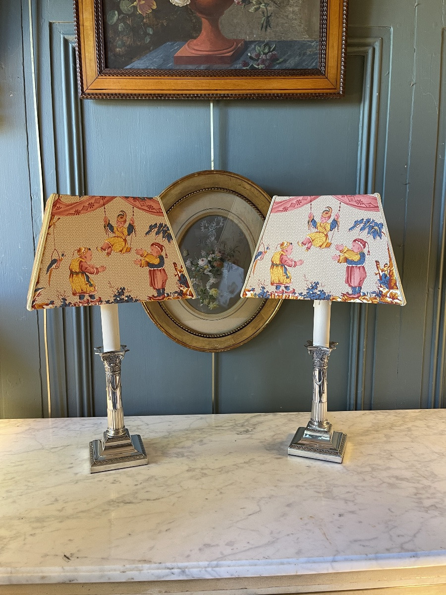 Paire de lampes en métal argenté style Louis XVI, Hauteur 44 cm-photo-2