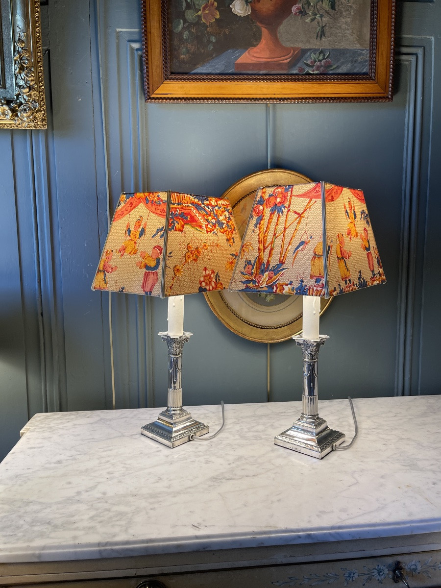 Paire de lampes en métal argenté style Louis XVI, Hauteur 44 cm-photo-1