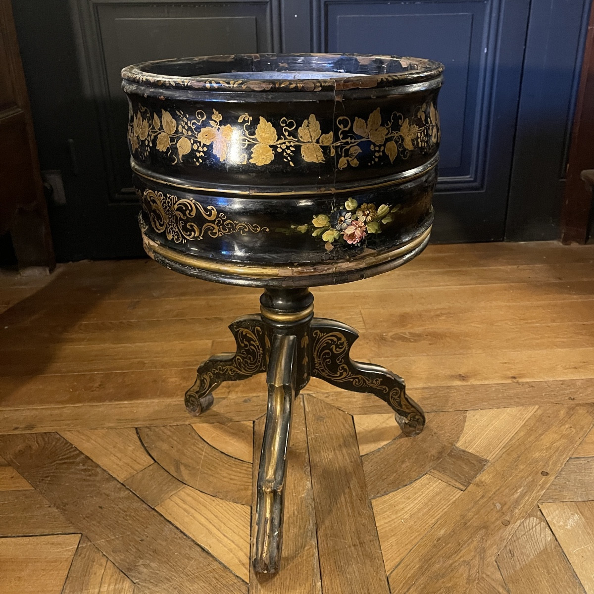 Jardinière en bois noirci et peint époque Napoléon III N°1