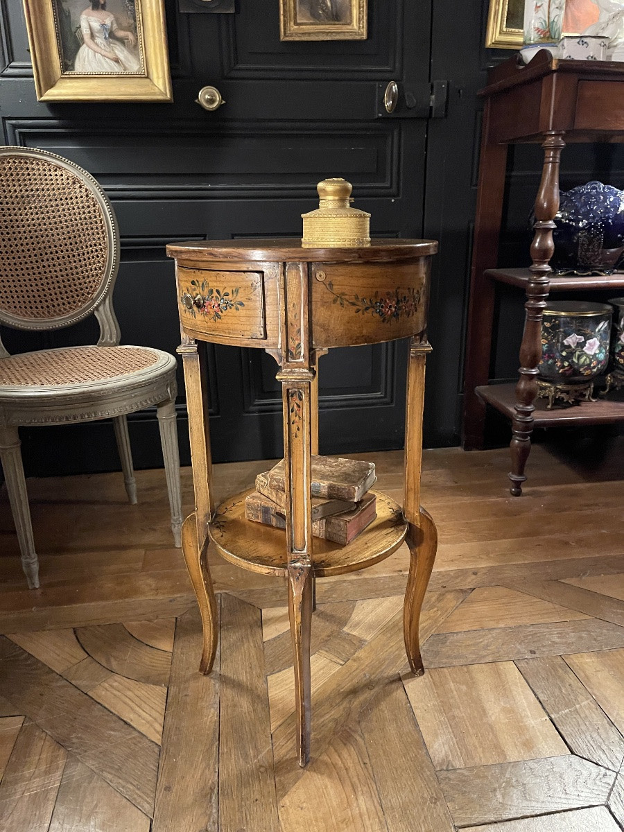 Small Table With Floral Decoration In Transition Style-photo-2