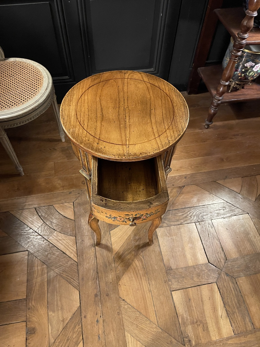 Small Table With Floral Decoration In Transition Style-photo-2