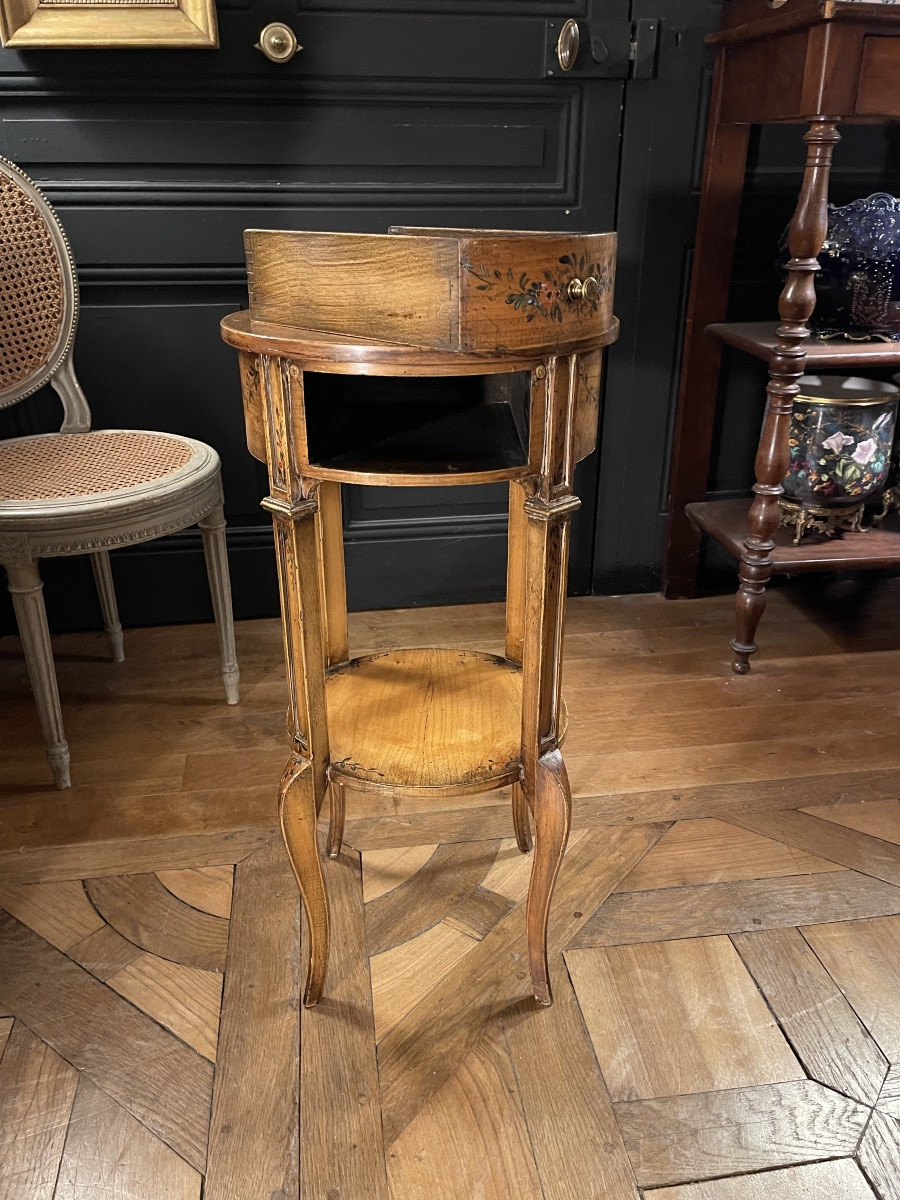 Small Table With Floral Decoration In Transition Style-photo-3