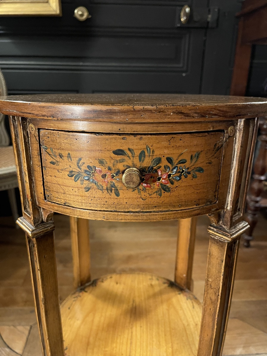 Small Table With Floral Decoration In Transition Style-photo-4