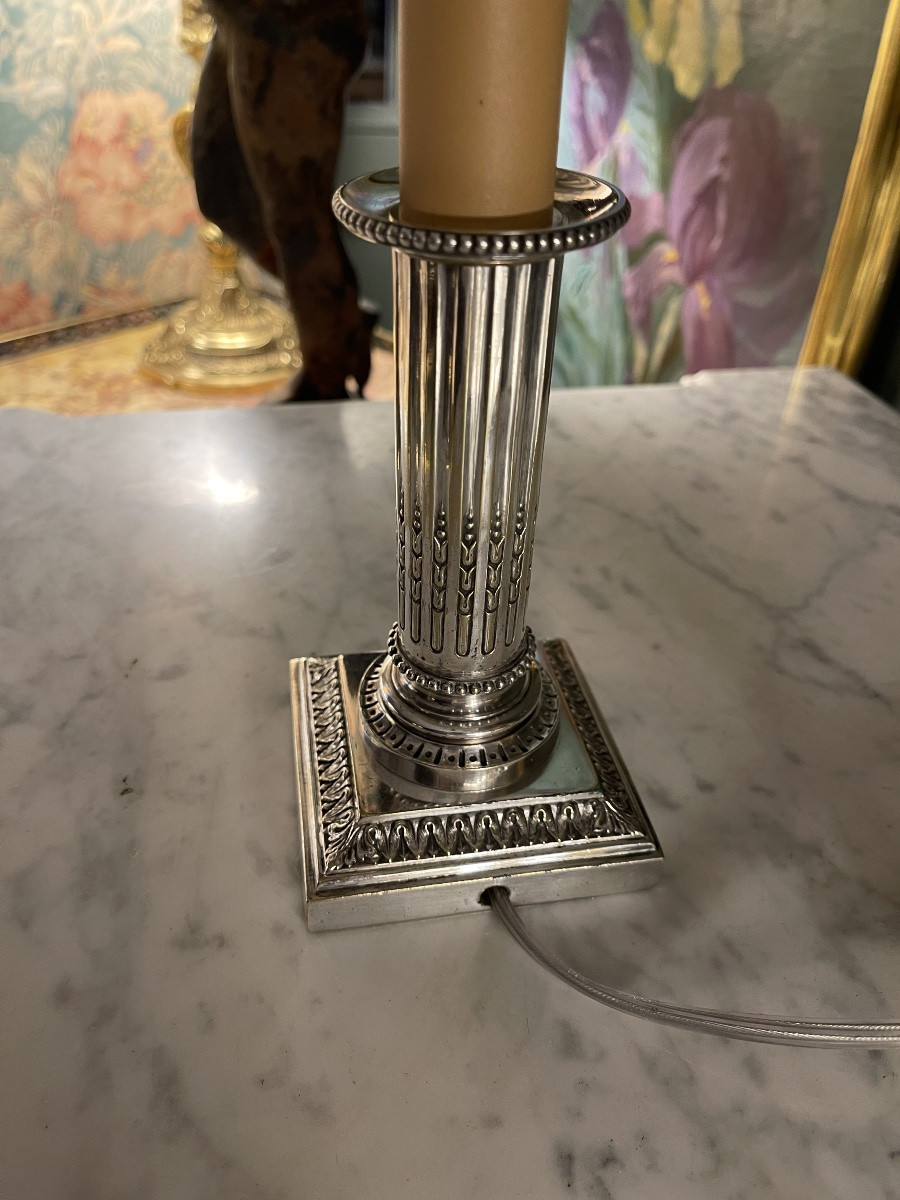Paire de lampes en métal argenté style Louis XVI, Hauteur 37 cm-photo-2