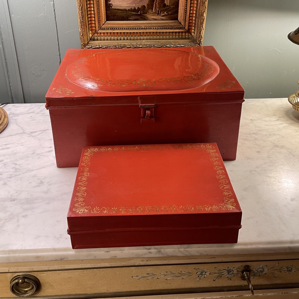 Ensemble de deux boites en tôle peinte