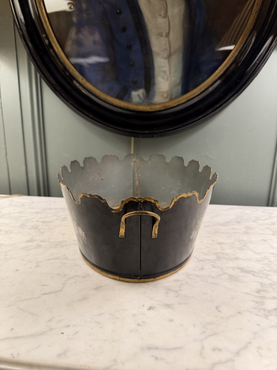 Cooling Stand, Glass-enclosed Painted Sheet Metal With Floral Decoration -photo-3