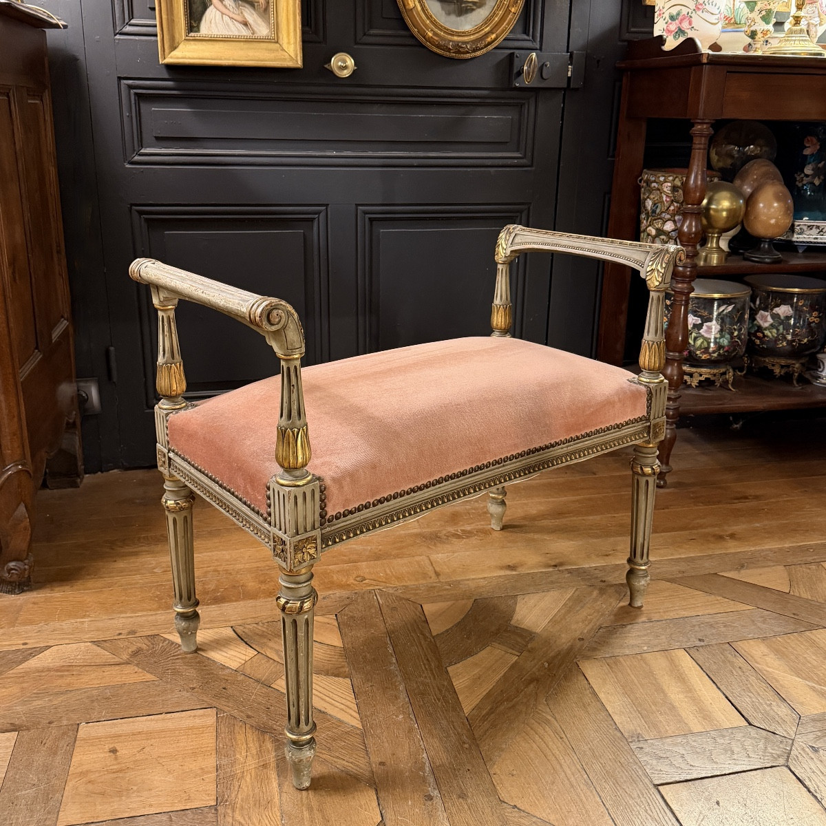 Petite banquette en bois peint de style Louis XVI
