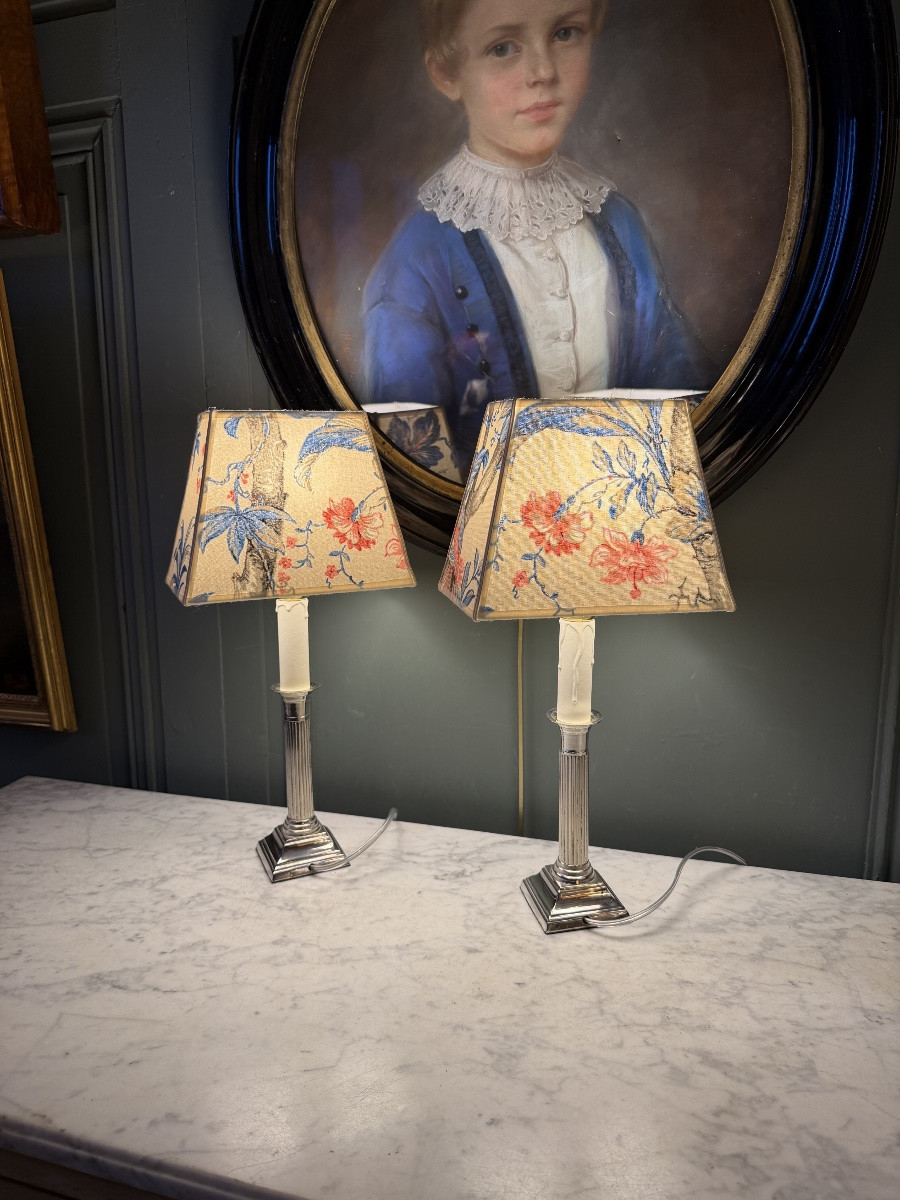 Paire de lampes en m&eacute;tal argent&eacute; style Louis XVI, Hauteur 42 cm-photo-4
