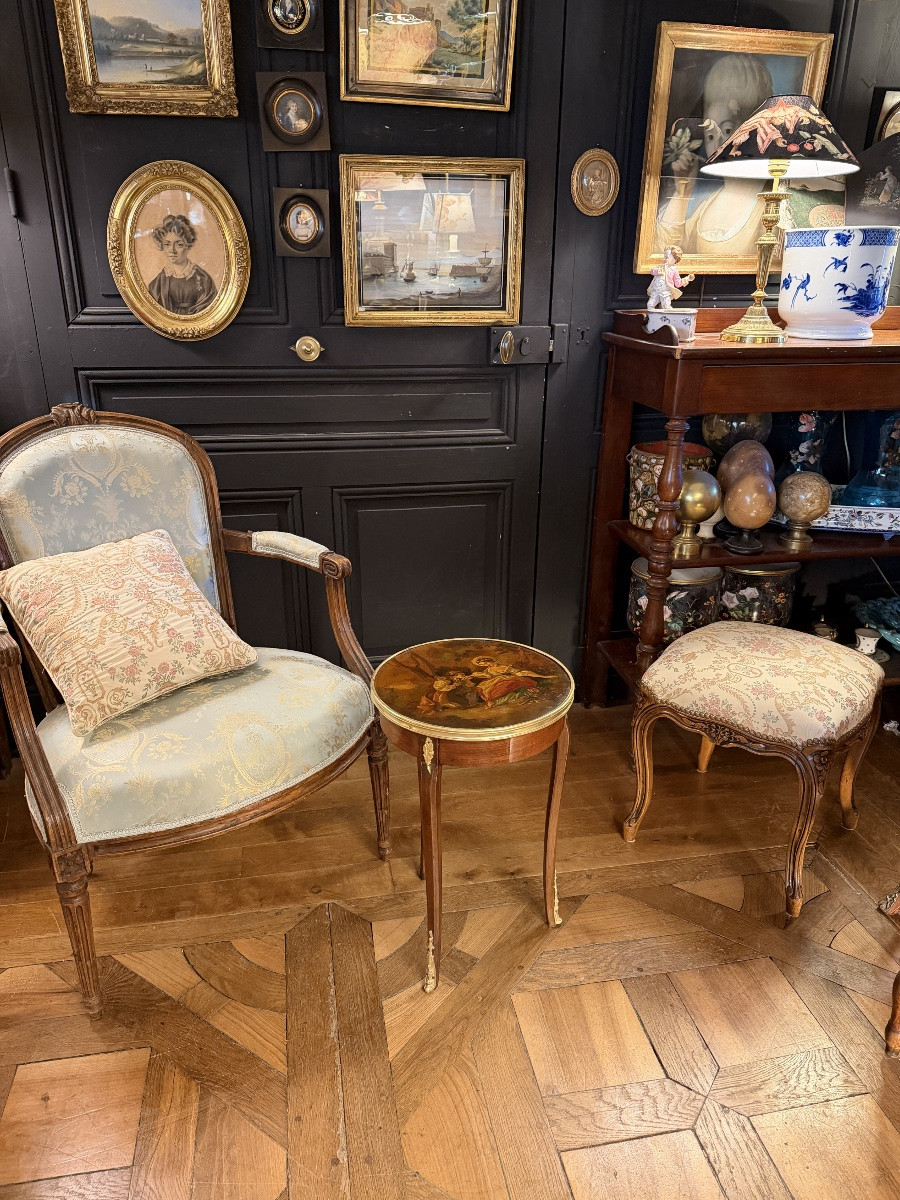 Small Pedestal Table Decorated With A Gallant Scene-photo-5