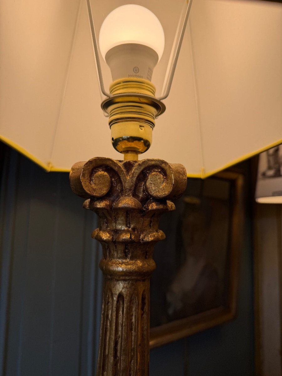 Grande lampe en bois patiné doré, Hauteur 80 cm-photo-3