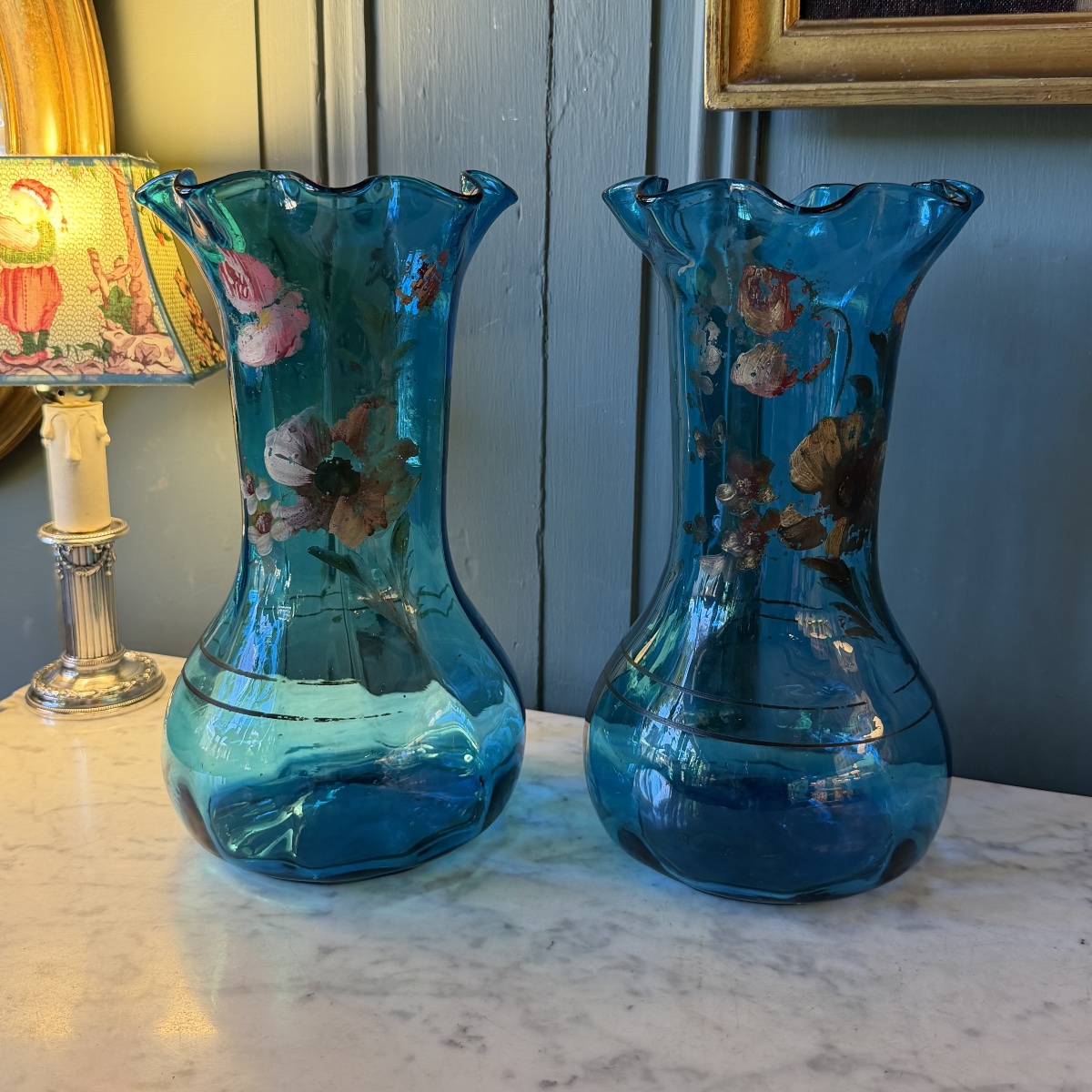 Paire de vases bleus en verre 