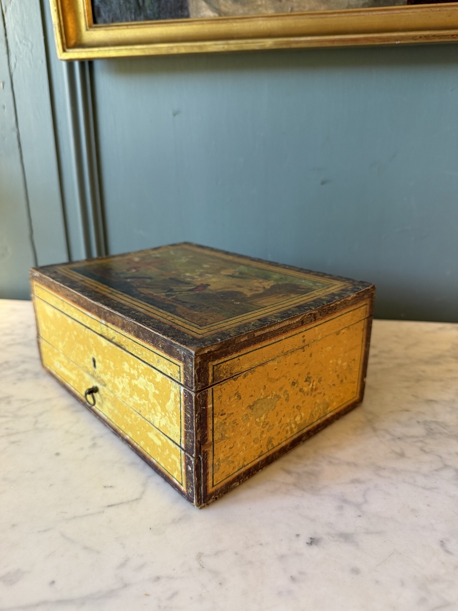 Early 19th Century Lacquered Wood Box-photo-4