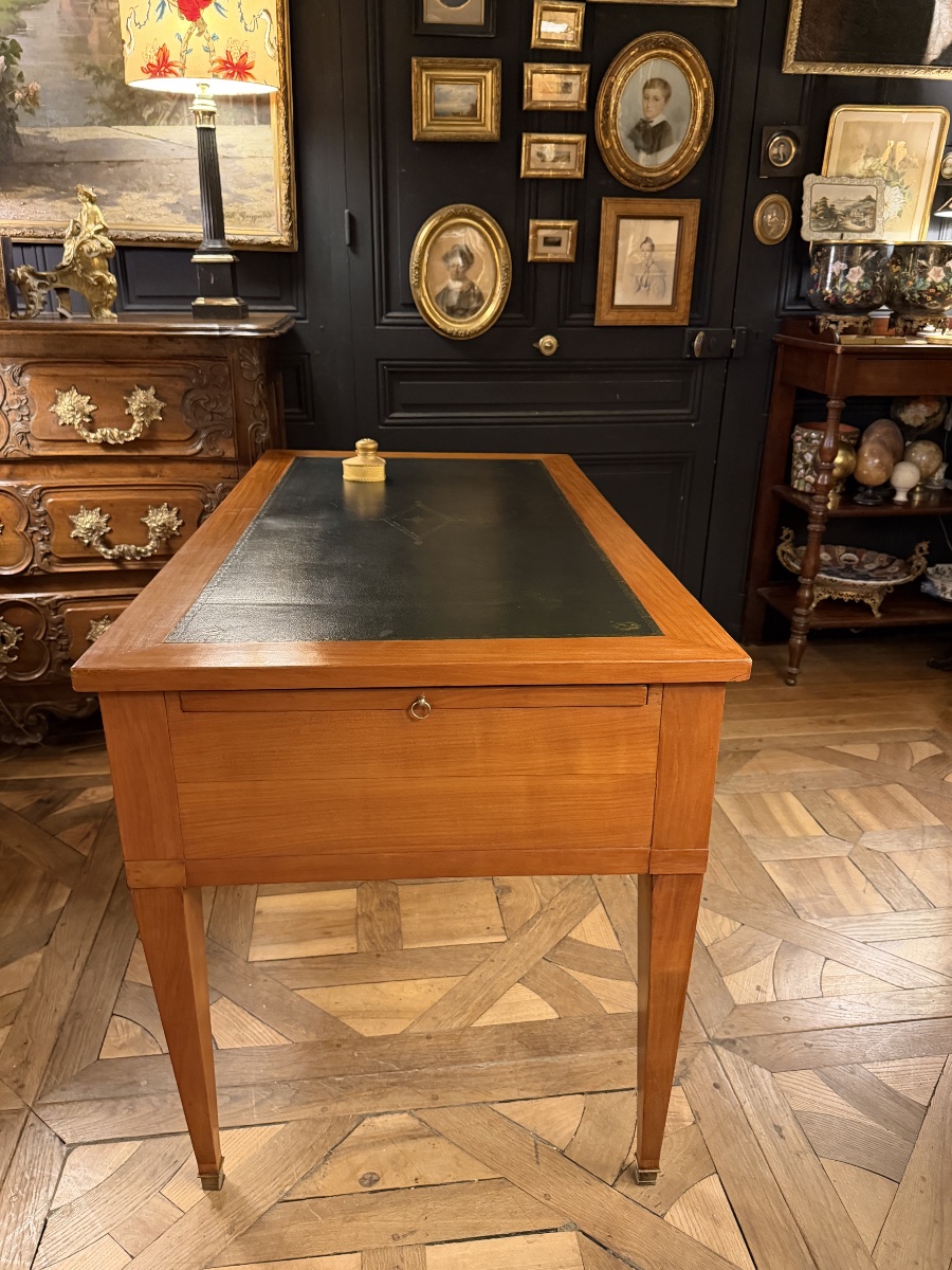 Flat Desk-photo-1