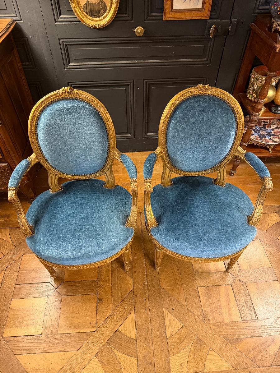 Paire de fauteuils cabriolets en bois doré de style Louis XVI-photo-3