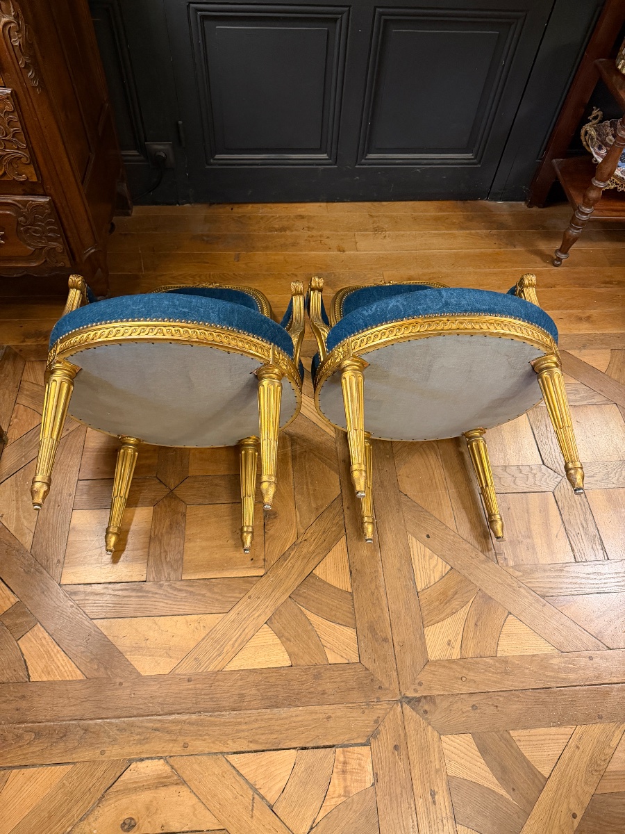 Paire de fauteuils cabriolets en bois doré de style Louis XVI-photo-4