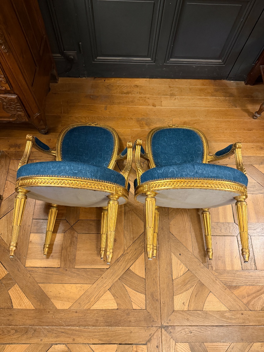 Paire de fauteuils cabriolets en bois doré de style Louis XVI-photo-5