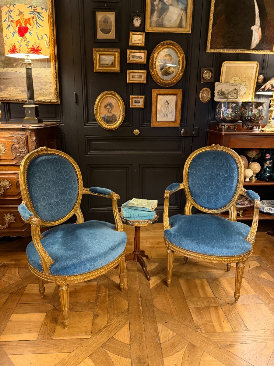 Paire de fauteuils cabriolets en bois doré de style Louis XVI-photo-6