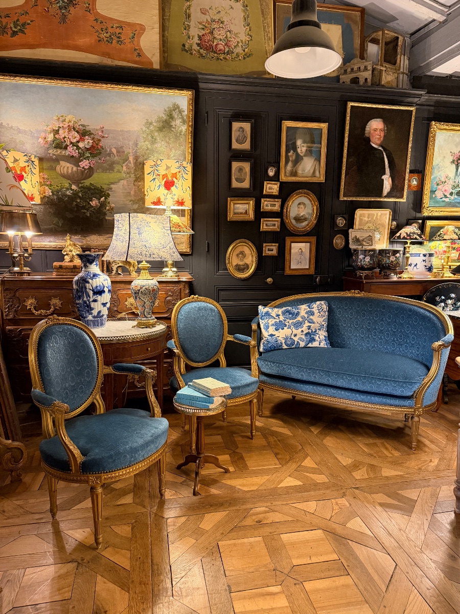 Paire de fauteuils cabriolets en bois doré de style Louis XVI-photo-8