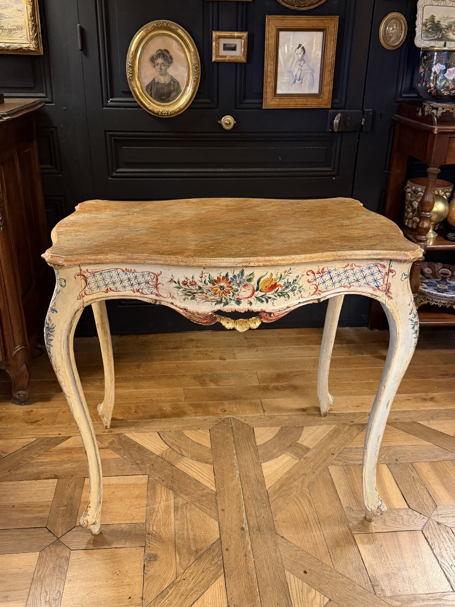Middle Table In Lacquered Wood-photo-4