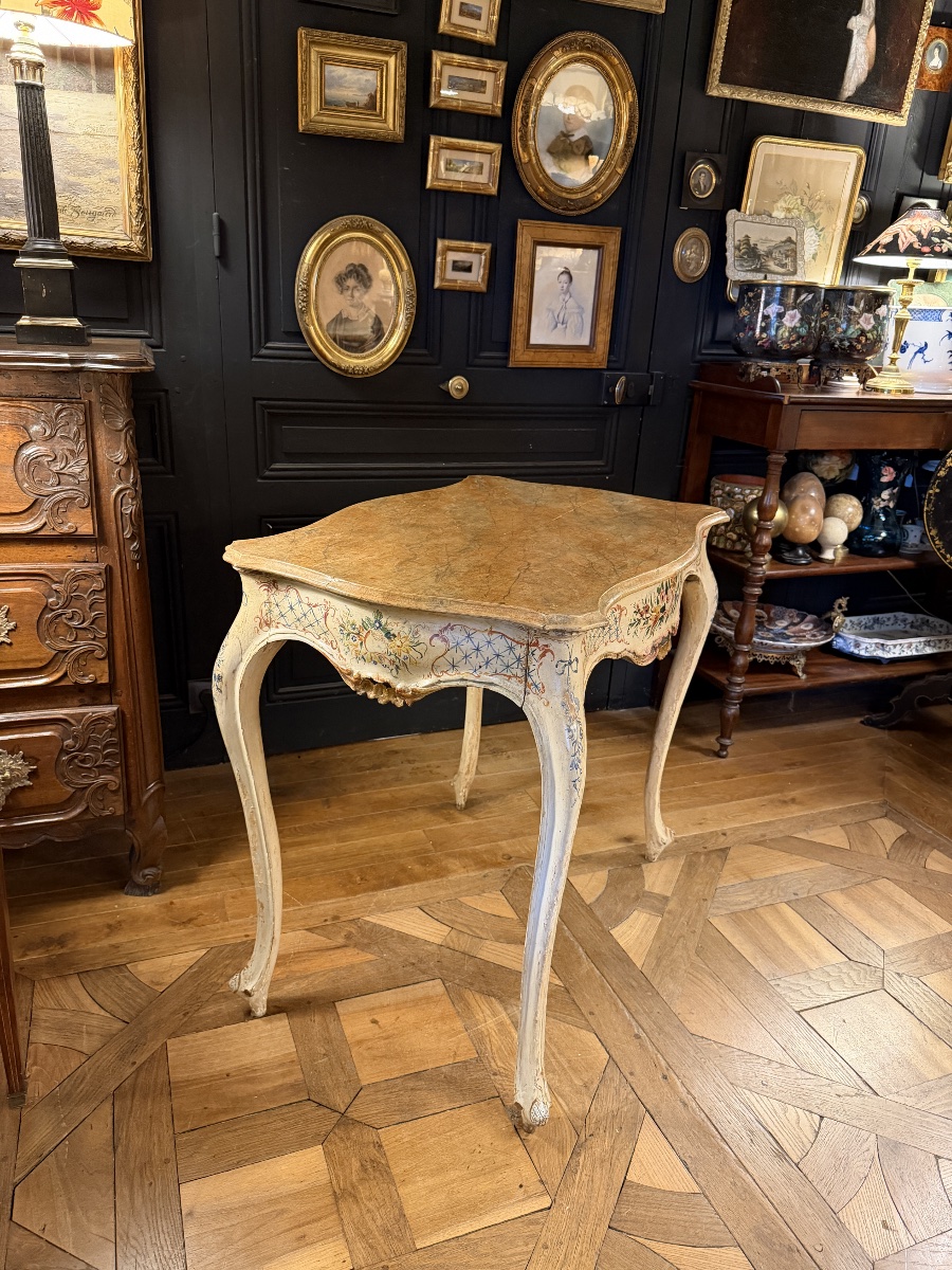Middle Table In Lacquered Wood-photo-1