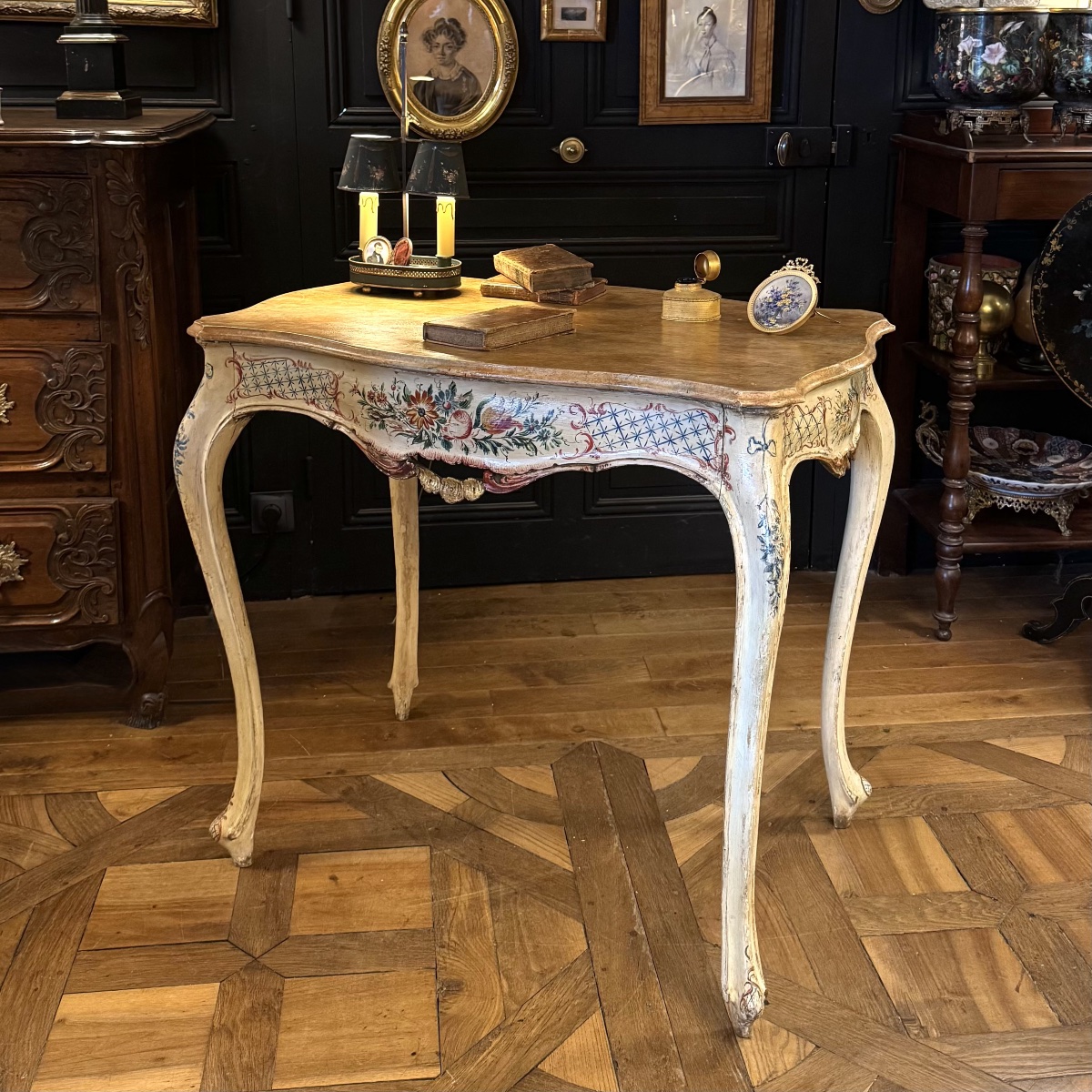 Middle Table In Lacquered Wood