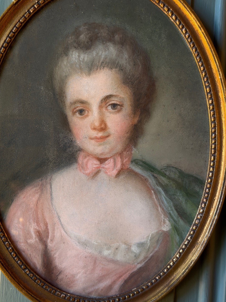 Small Medallion Portrait Of A Young Girl, 18th-century Pastel-photo-2
