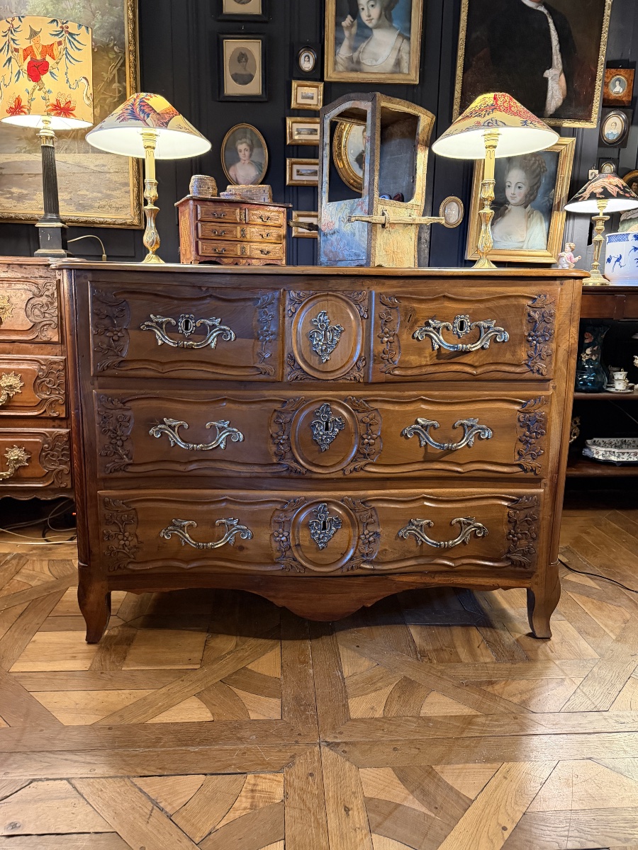 Commode en noyer massif époque Louis XV-photo-2