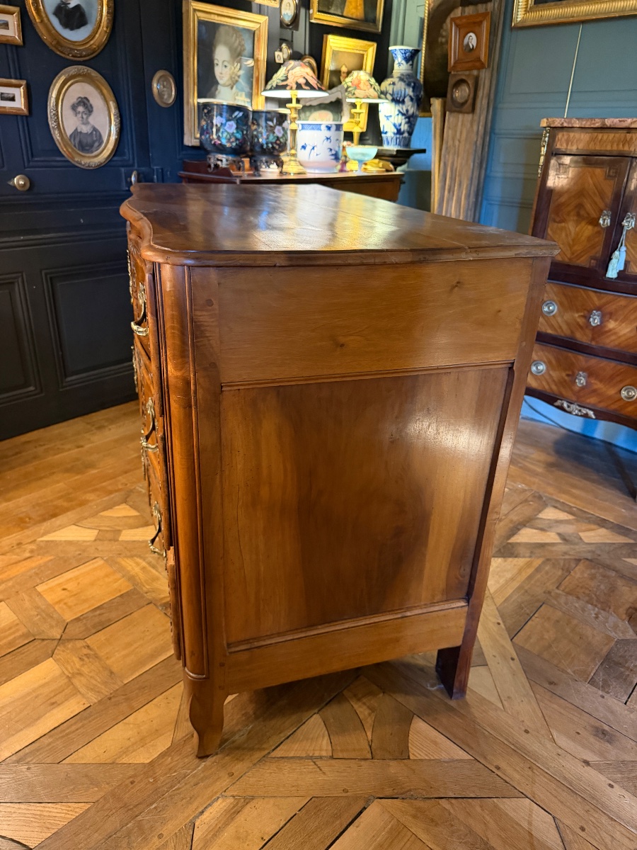 Commode en noyer massif époque Louis XV-photo-1