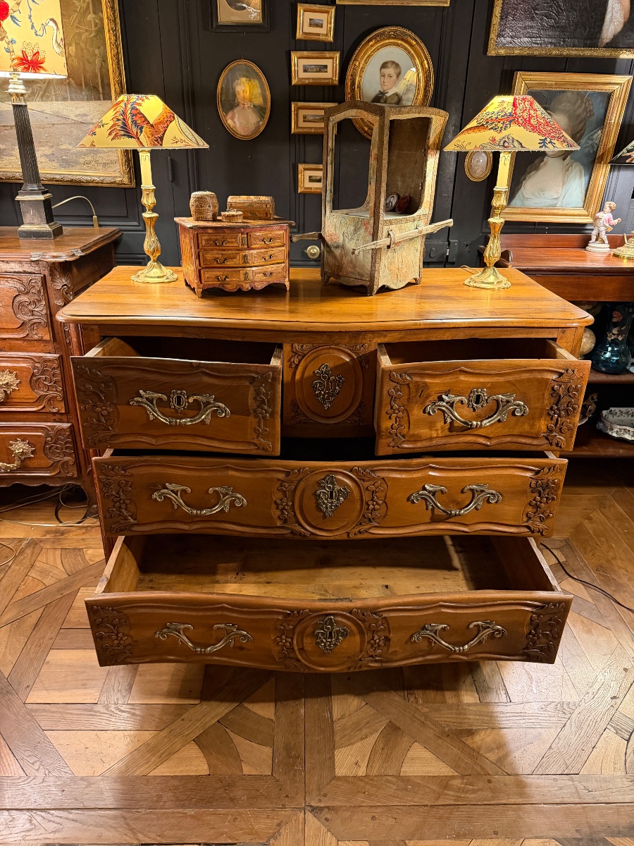 Commode en noyer massif époque Louis XV-photo-2