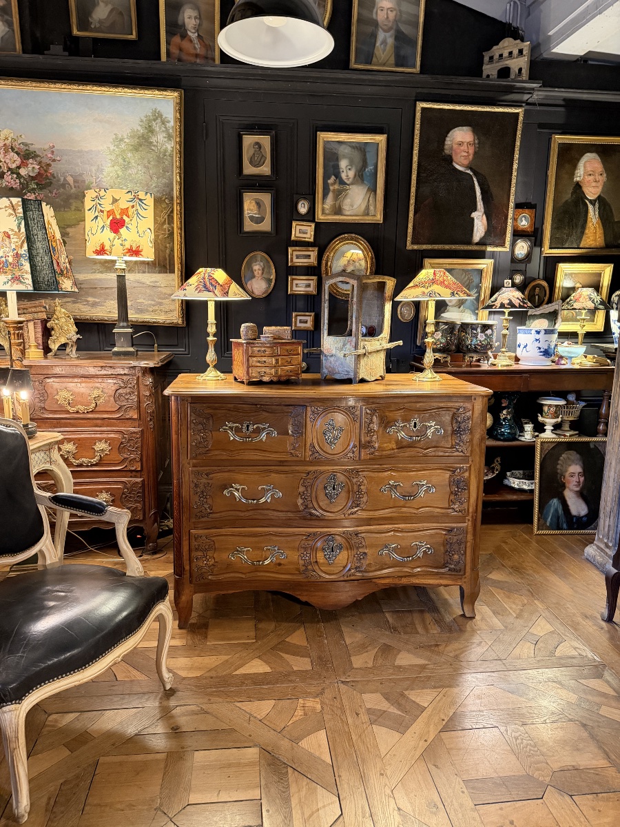 Commode en noyer massif époque Louis XV-photo-8