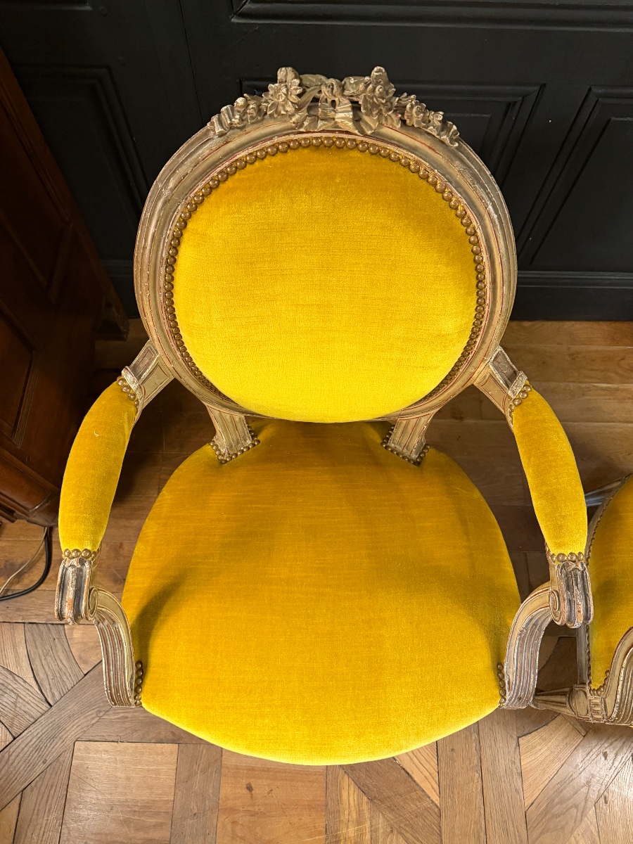 Paire de fauteuils cabriolets en bois peint-photo-1