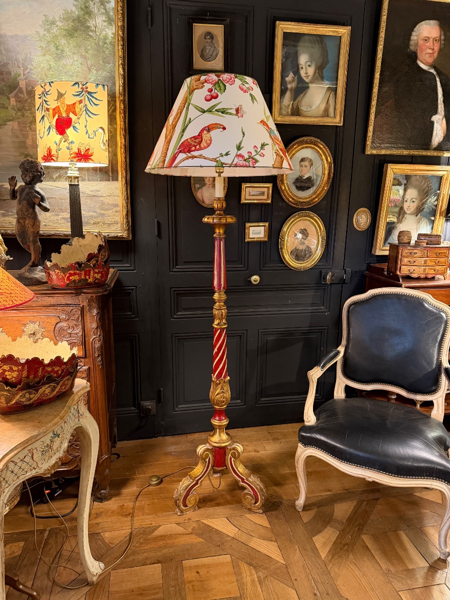 Lampadaire tripode en bois peint, Hauteur 183 cm-photo-1