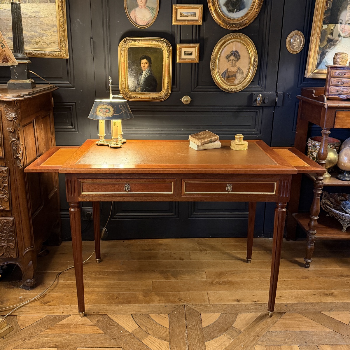 Flat-topped Louis XVI-style Desk